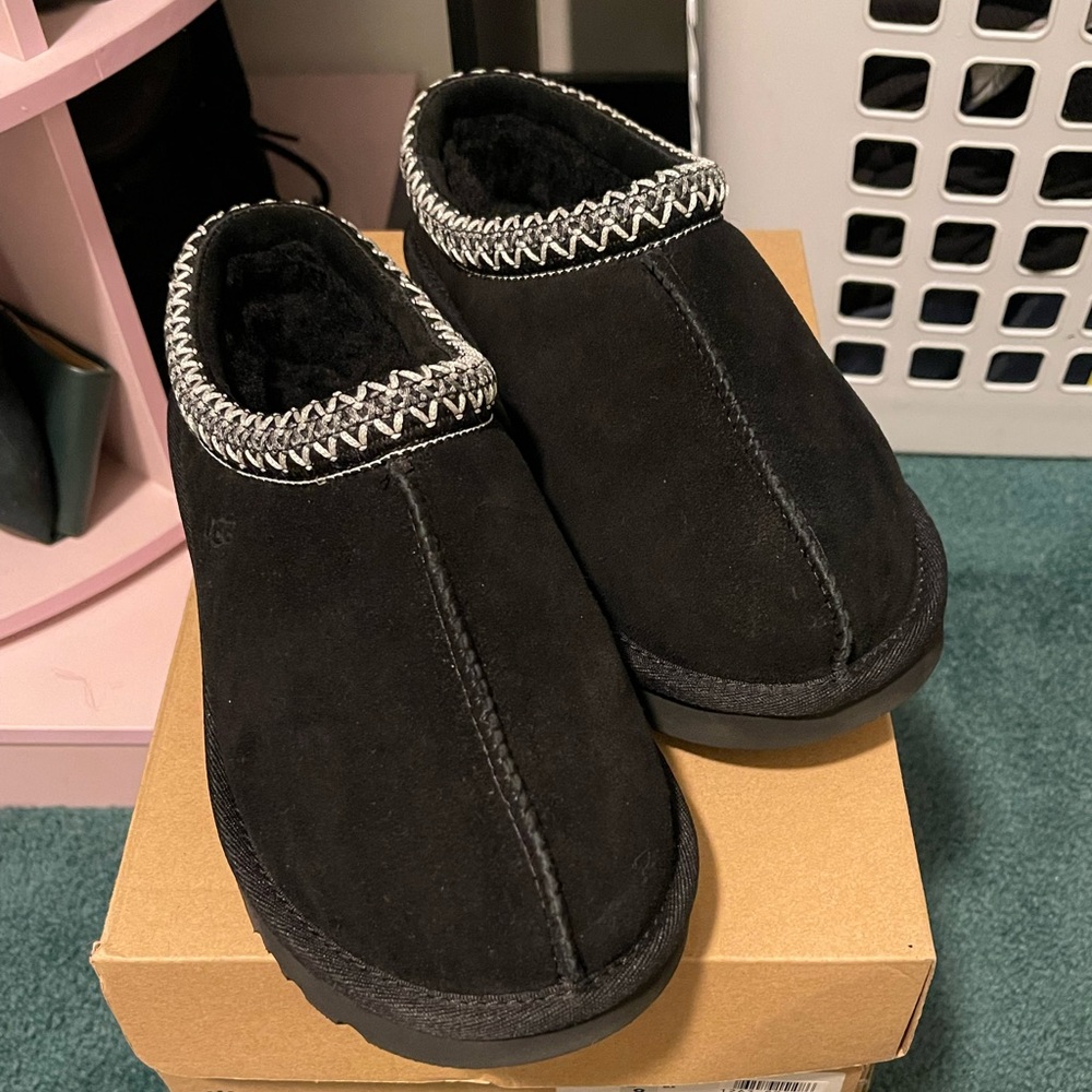 Black Tasman Uggs